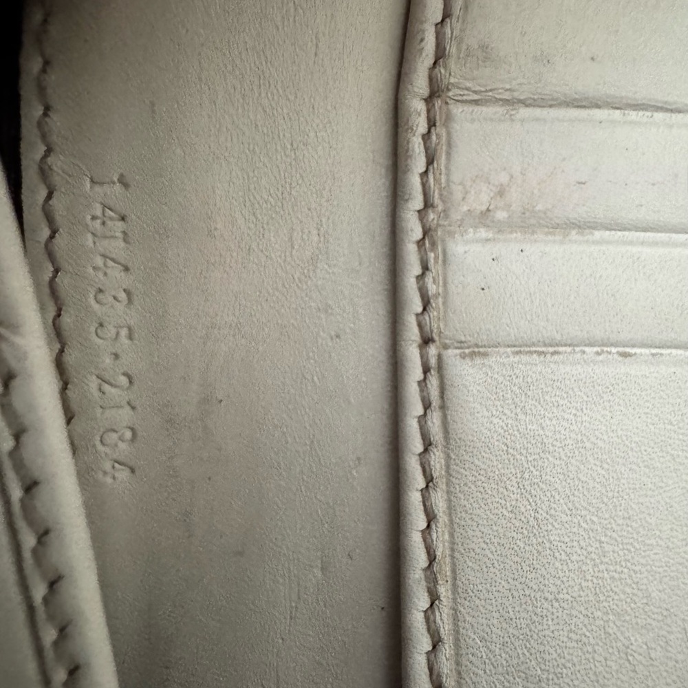 Gucci Guccissima Ivory Leather GG Logo BiFold Wallet, Gold Piston Closure - Picture 8 of 14